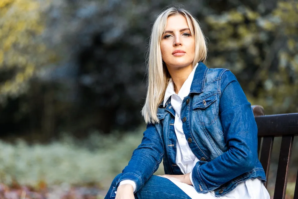 woman wondering what the difference between labiaplasty and monsplasty